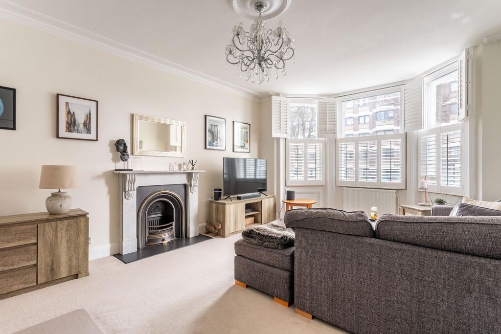 Property photo 2 of 17 Cromwell Road-1.Jpg