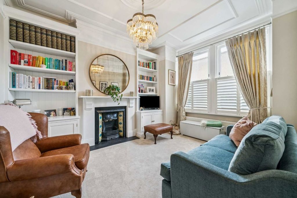 Property photo 1 of 8