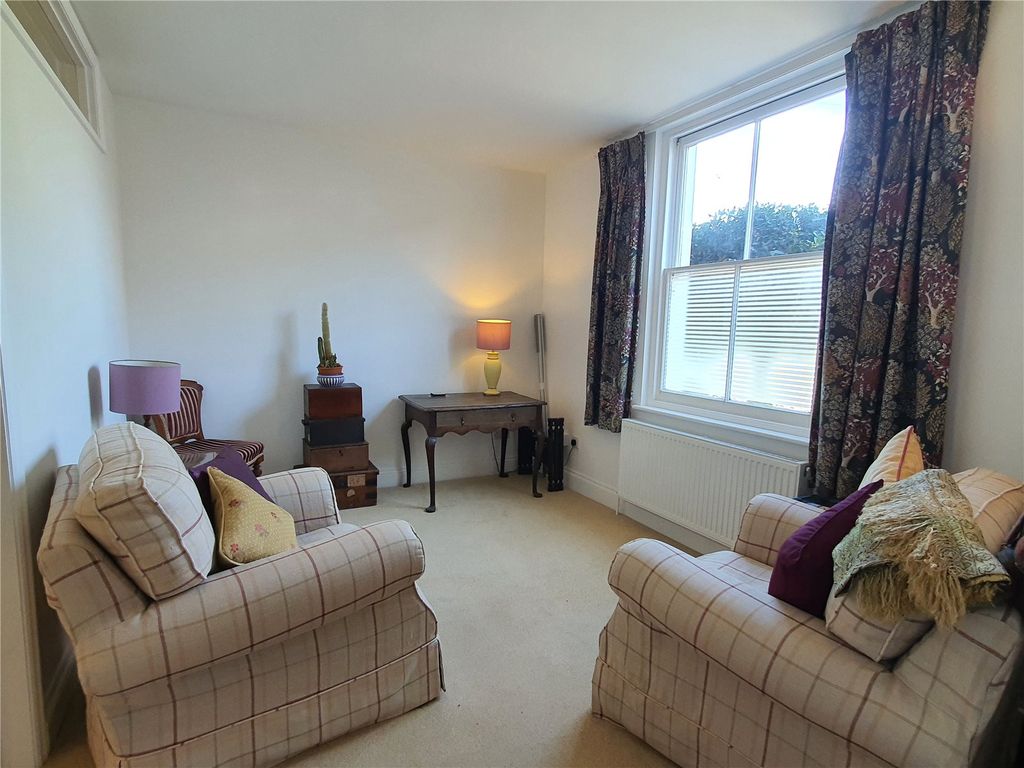Property photo 2 of 16 Picture No. 02
