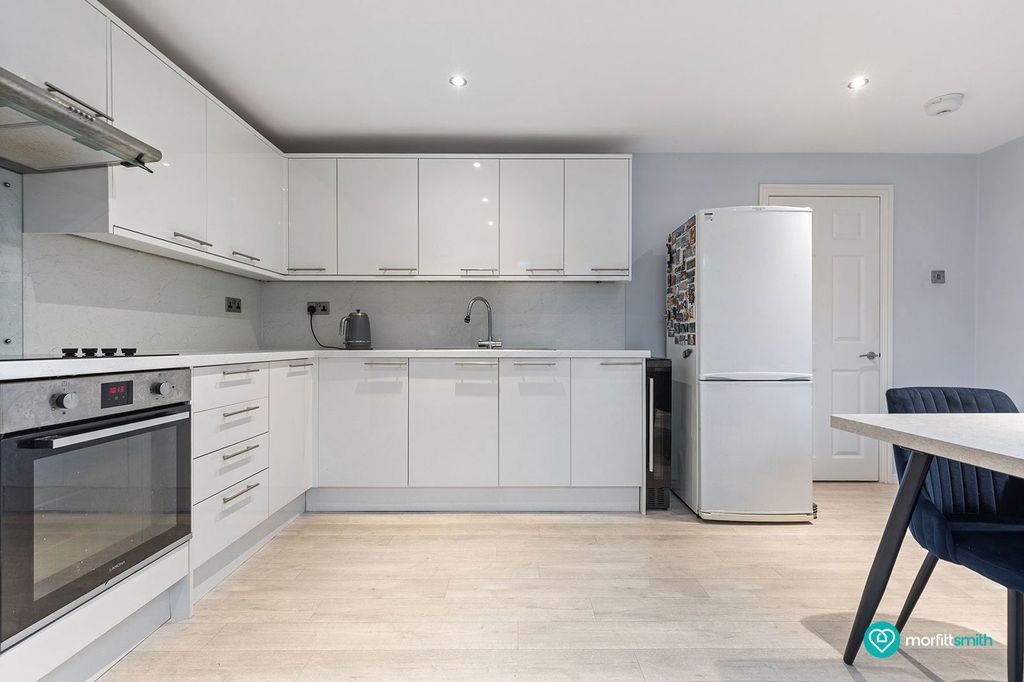 Property photo 2 of 22