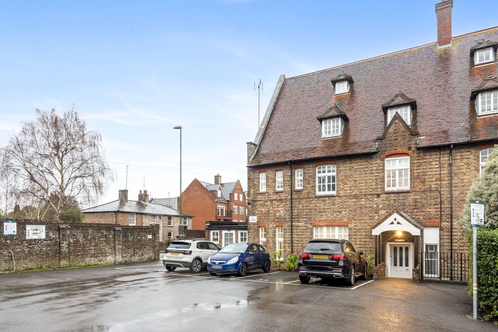 Additional image 18 of 3 bed flat for saleSyresham Gardens, The Priory Syresham Gardens RH16
