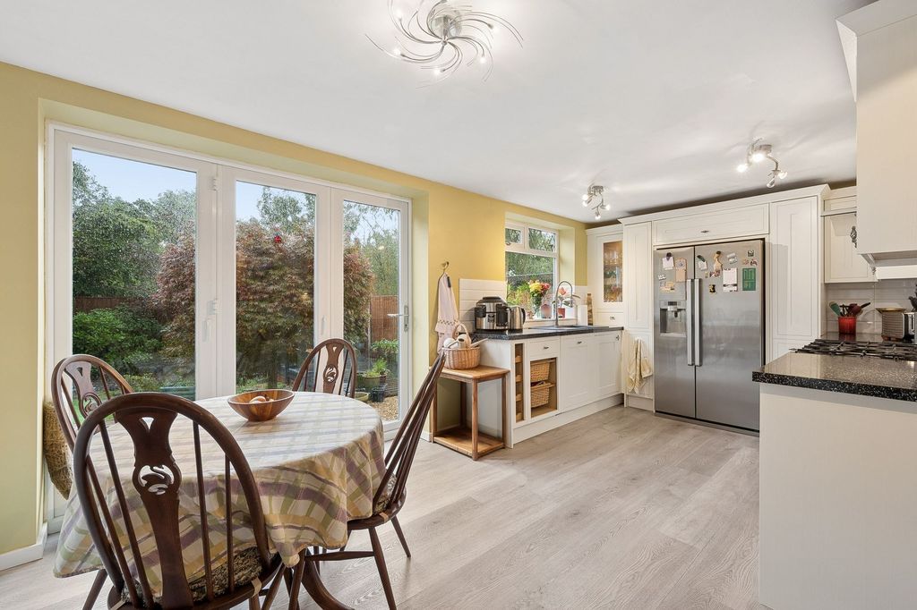 Property photo 3 of 21 Dining Kitchen
