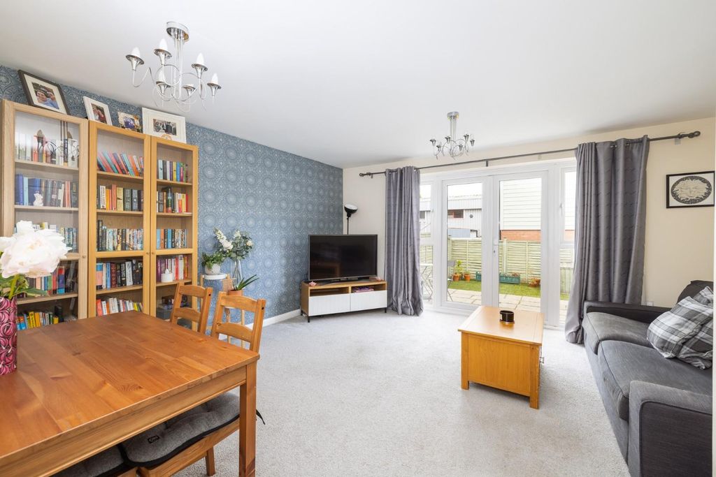 Property photo 3 of 22 Char9725.Jpg