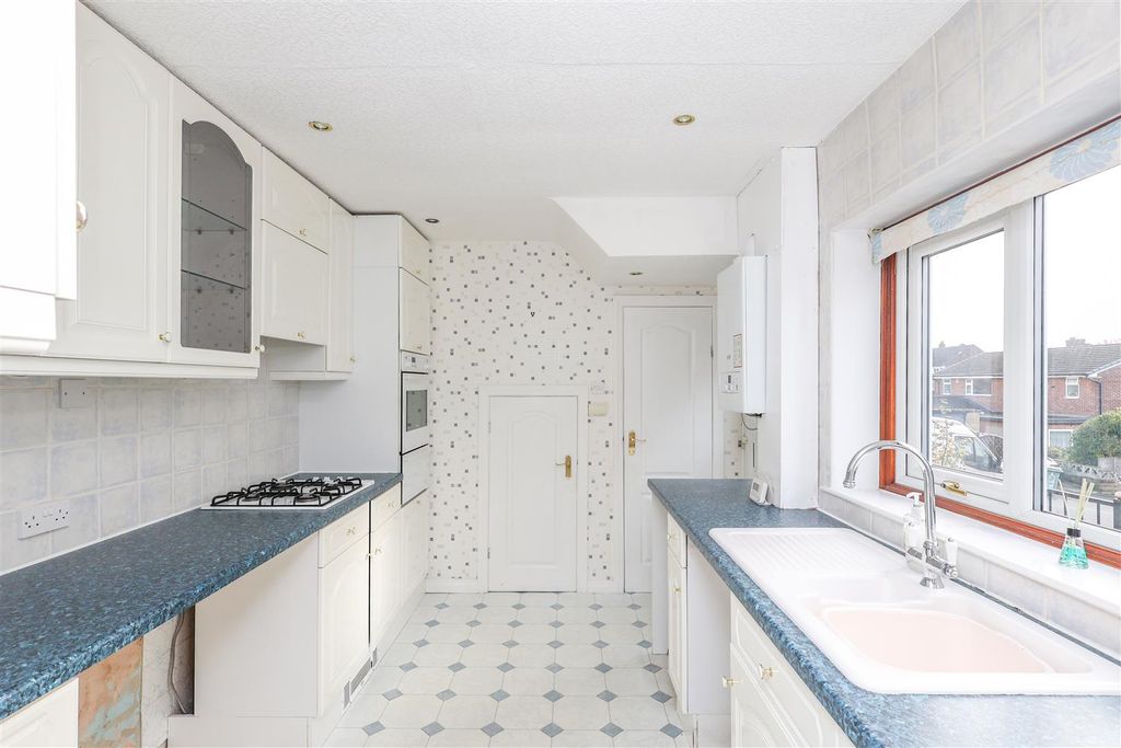 Property photo 3 of 16 Kitchen