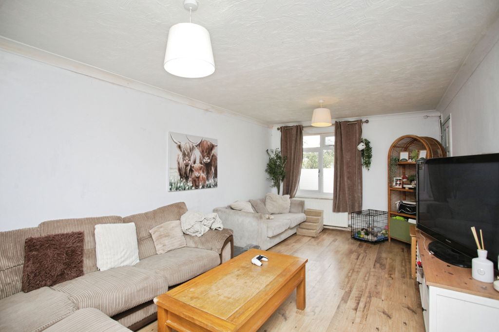 Property photo 2 of 20