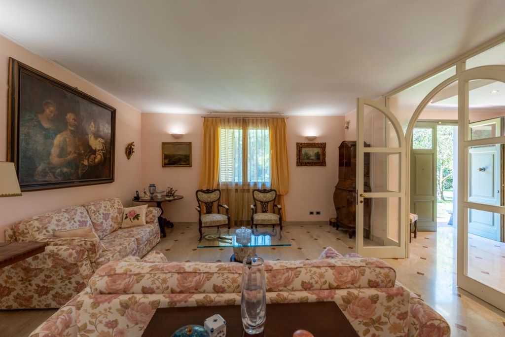 Property photo 3 of 33