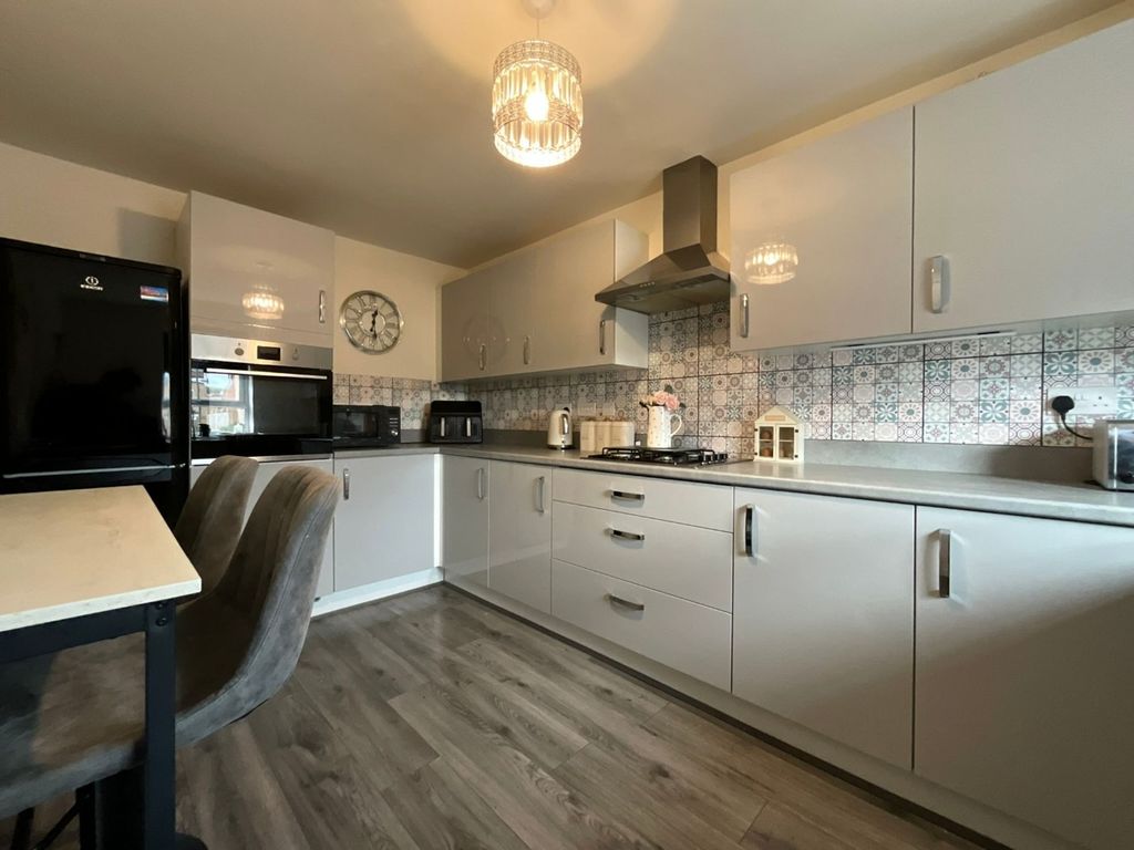 Additional image 2 of 4 bed semi-detached house for salePortrush Drive, Hebburn NE31