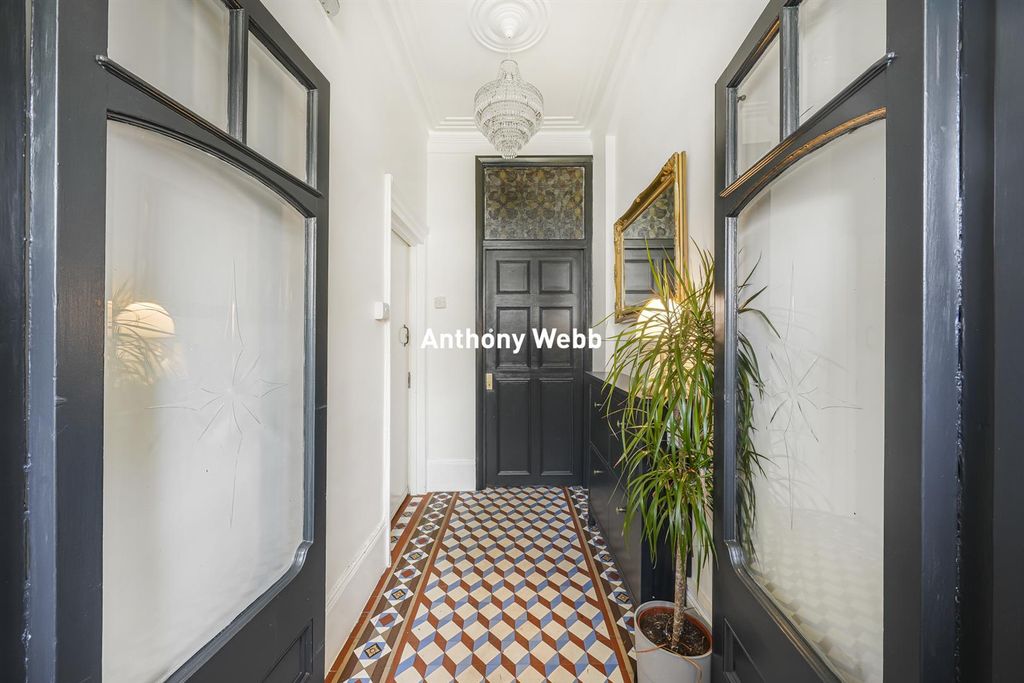 Property photo 3 of 17 Communal Hallway