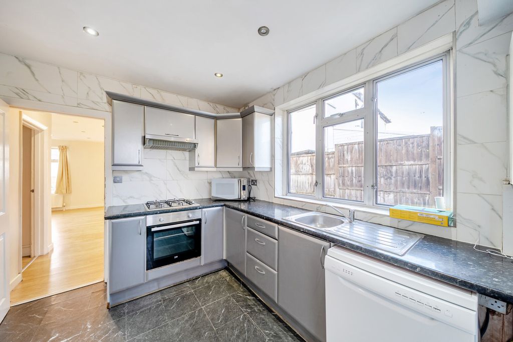 Property photo 3 of 21 1387701-7-6932Ab0...