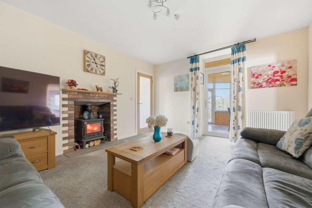 Property photo 2 of 34