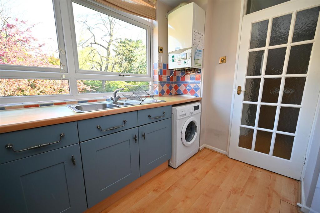 Property photo 3 of 16 Kitchen1.Jpg