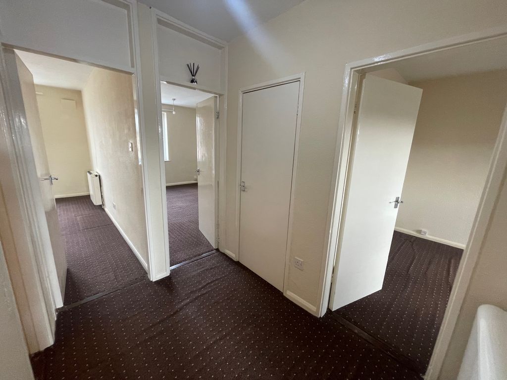 Property photo 2 of 8 Hallway