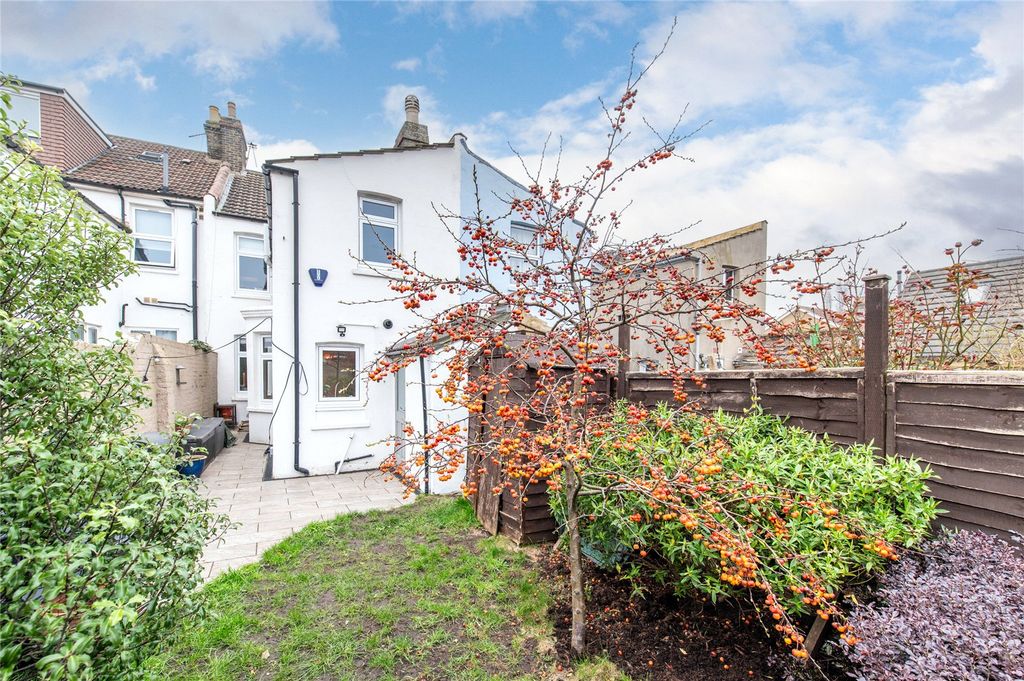 Property photo 3 of 27 Picture No. 32