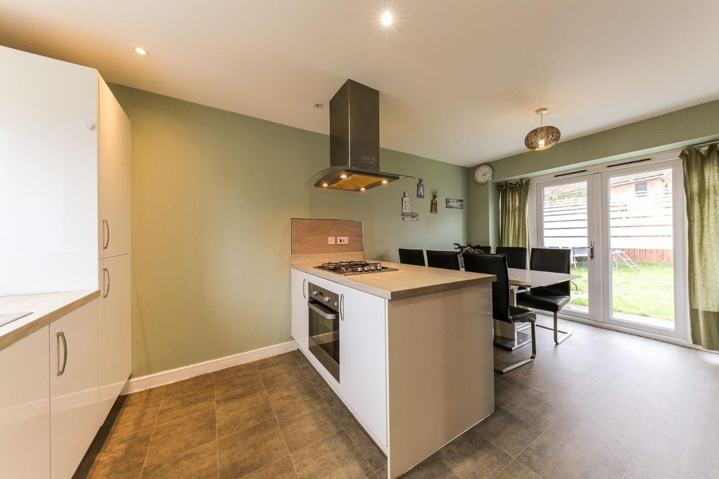 Property photo 2 of 19 Kitchen
