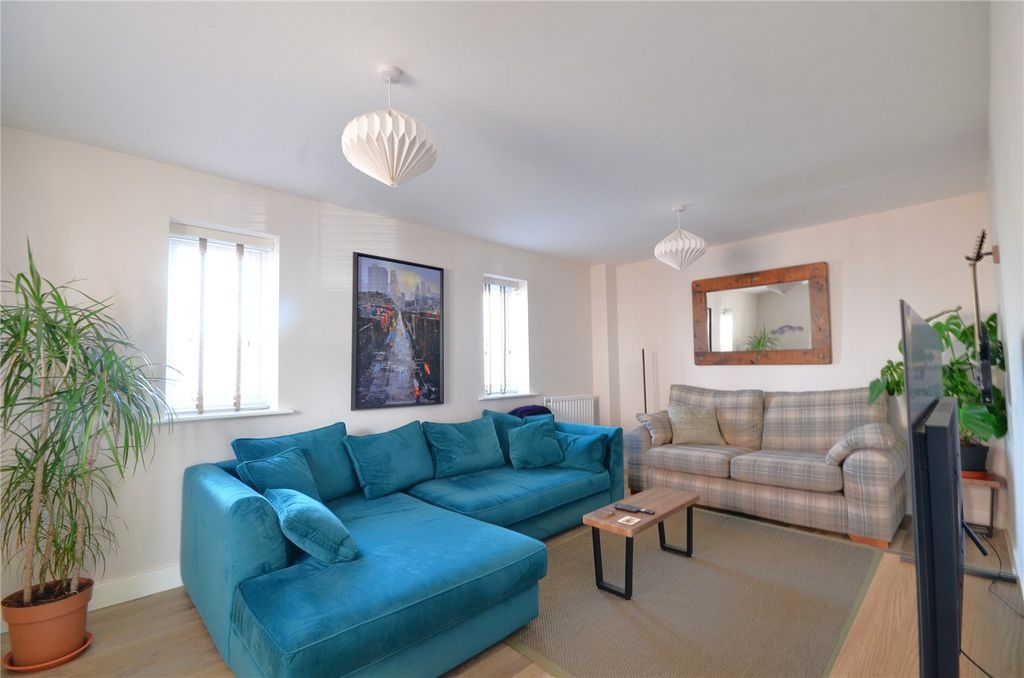 Property photo 2 of 10 Lounge