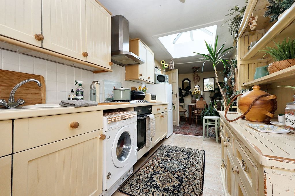 Property photo 3 of 28 Kitchen/Diner