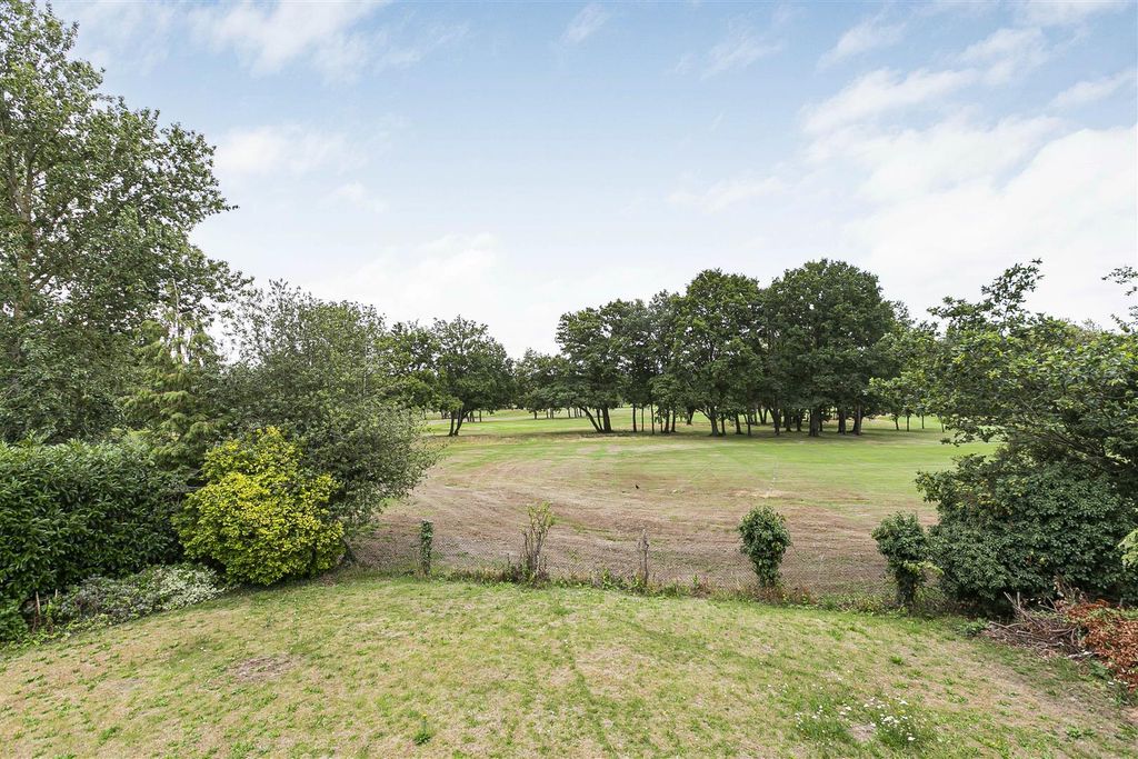 Property photo 2 of 25