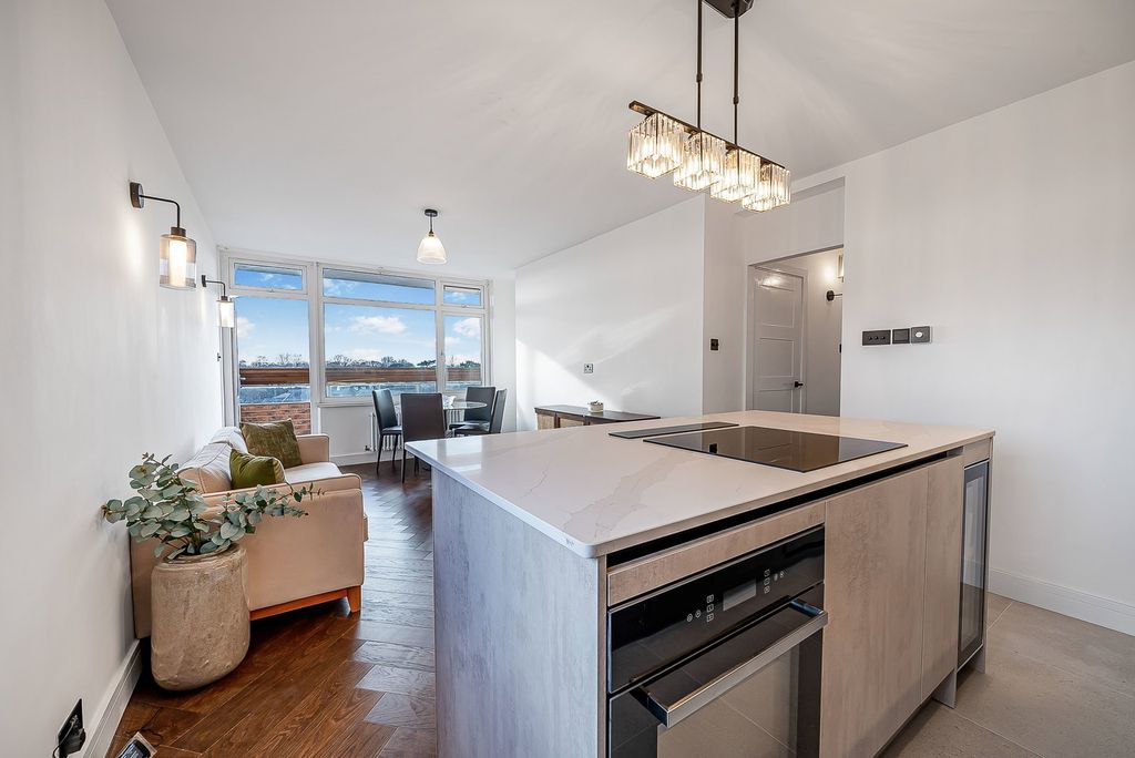 Property photo 1 of 28