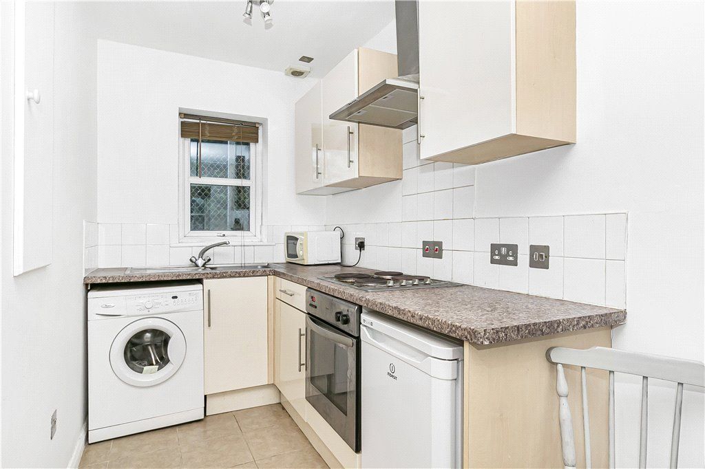 Property photo 3 of 11 Kitchen