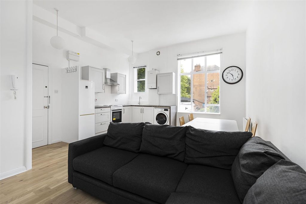 Property photo 3 of 8