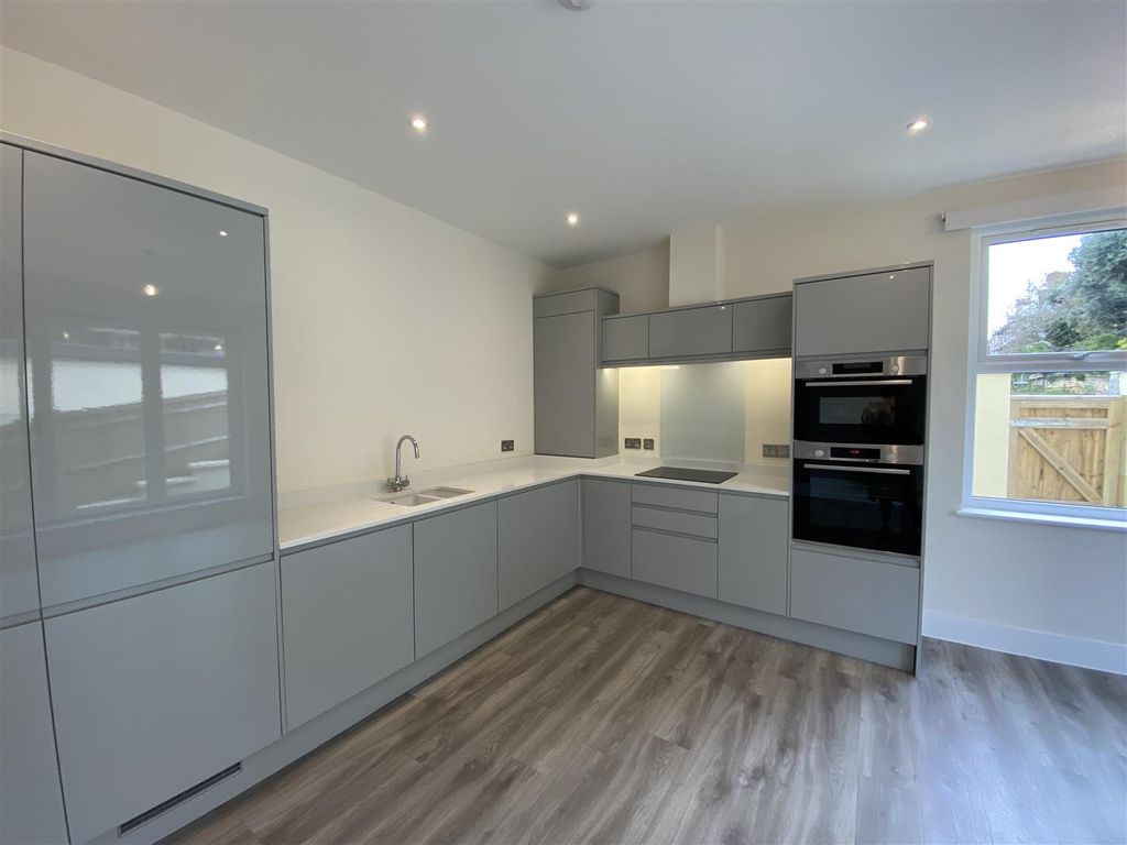 Property photo 2 of 10 3.Jpeg