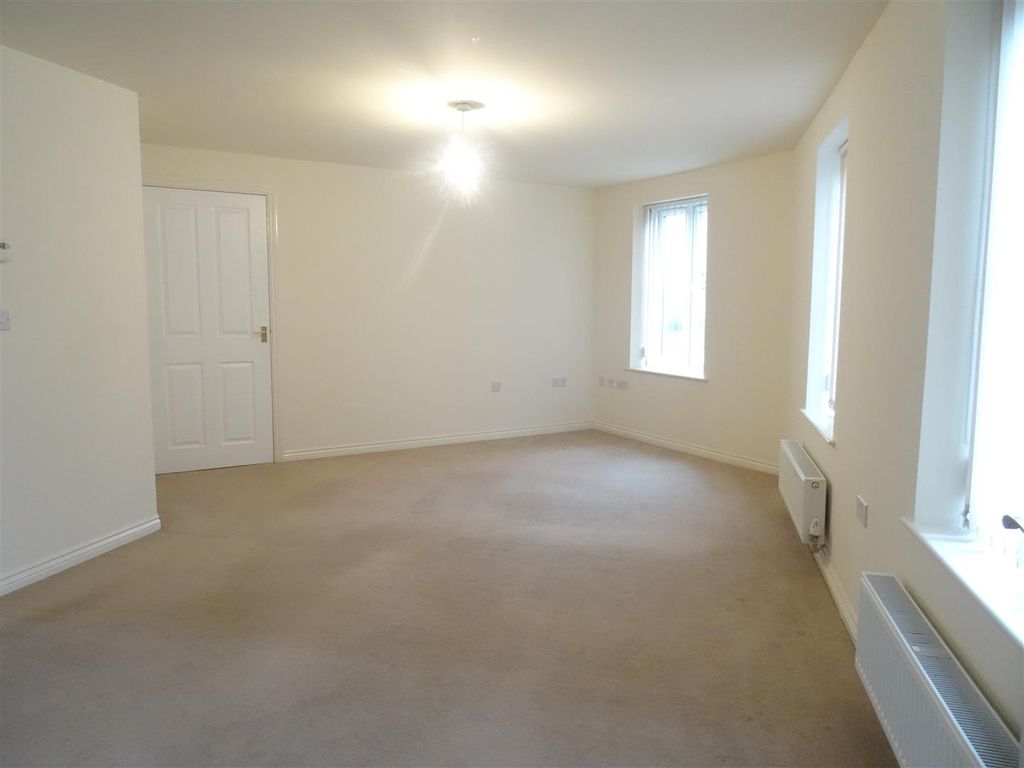 Property photo 2 of 6 Lounge/Dining Room