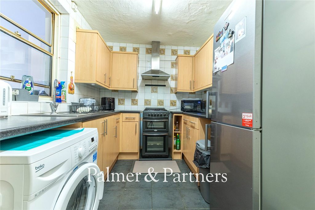 Property photo 2 of 17 Picture No. 32