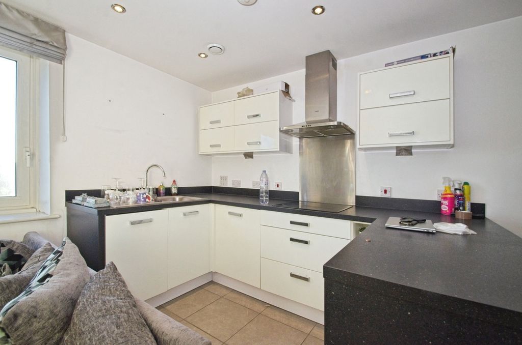 Property photo 3 of 20 Kitchen