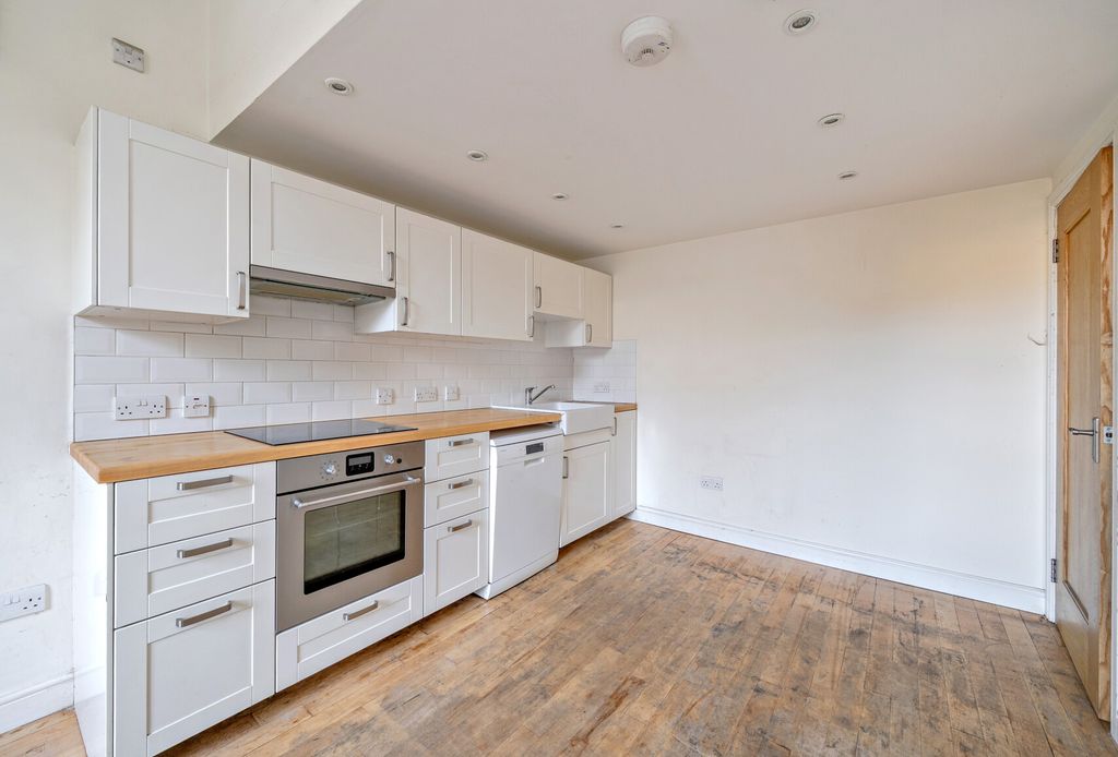 Property photo 2 of 21 1386844-6-69306F3...