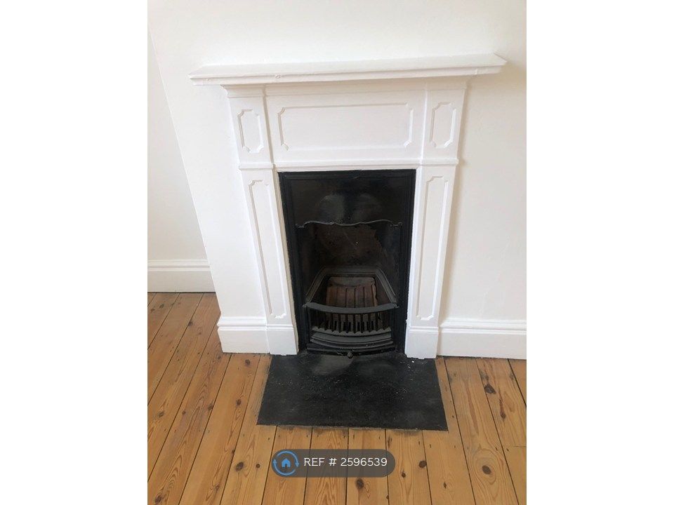 Property photo 3 of 10 Bedroom Fireplace