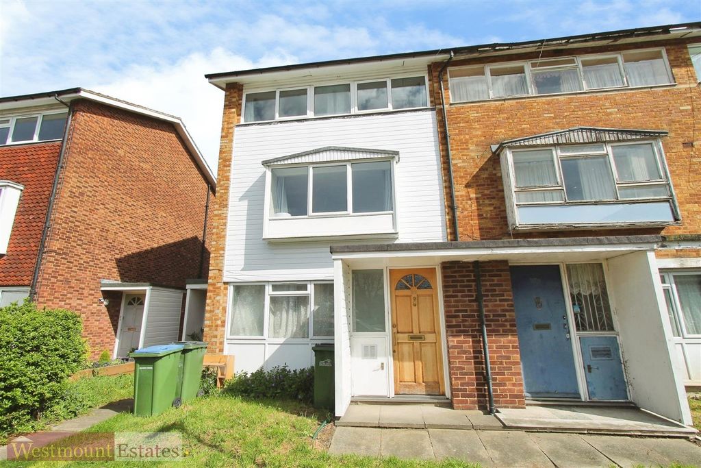 Property photo 1 of 8 Frontage