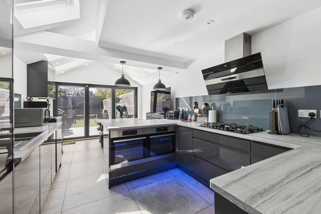 Property photo 2 of 13