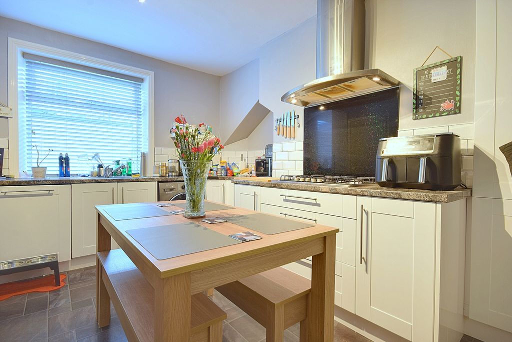 Property photo 2 of 17 Browning Avenue Ewemove Siddal (2)
