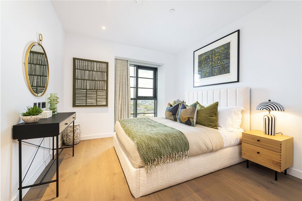 Property photo 3 of 12 Bedroom 1