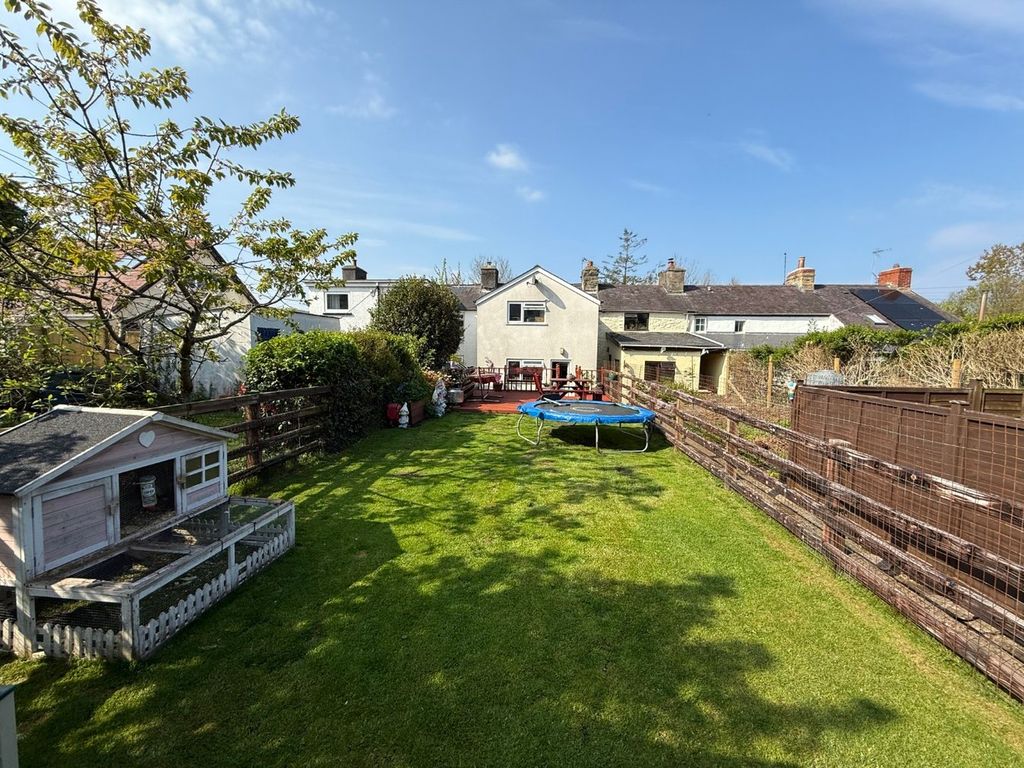 Property photo 2 of 33
