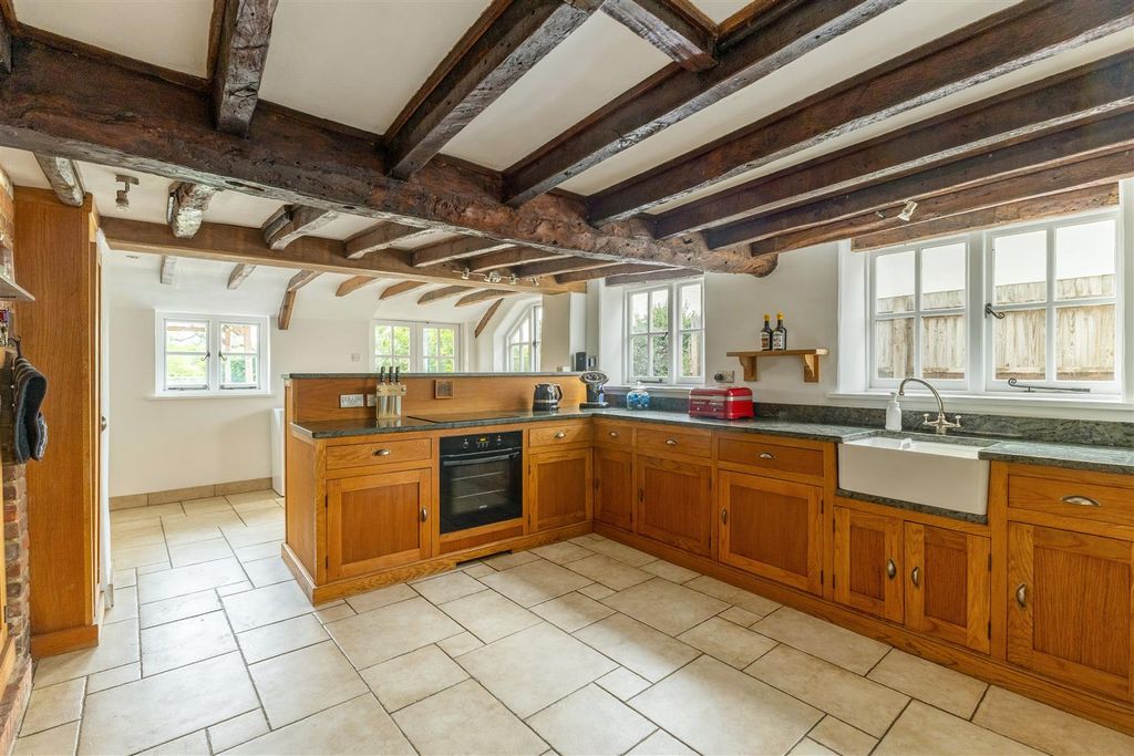 Property photo 3 of 14 Kitchen