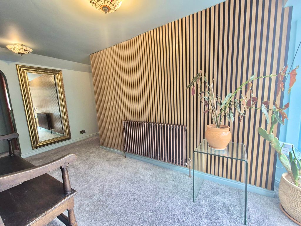 Property photo 3 of 27