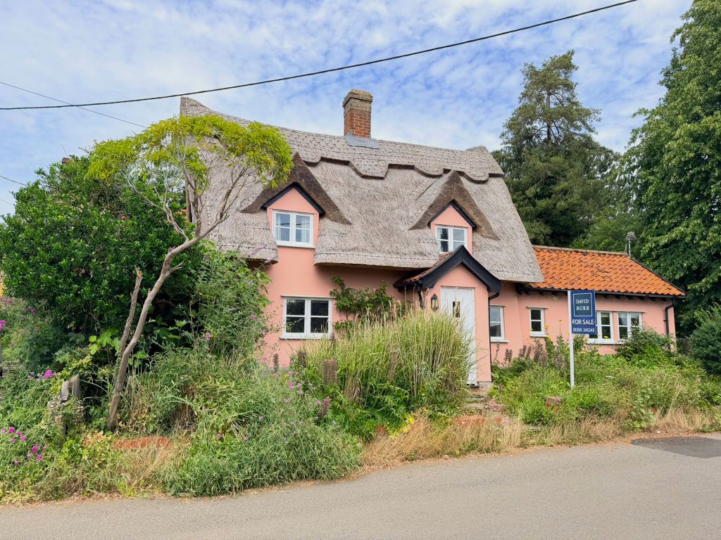 Property photo 1 of 14 Front