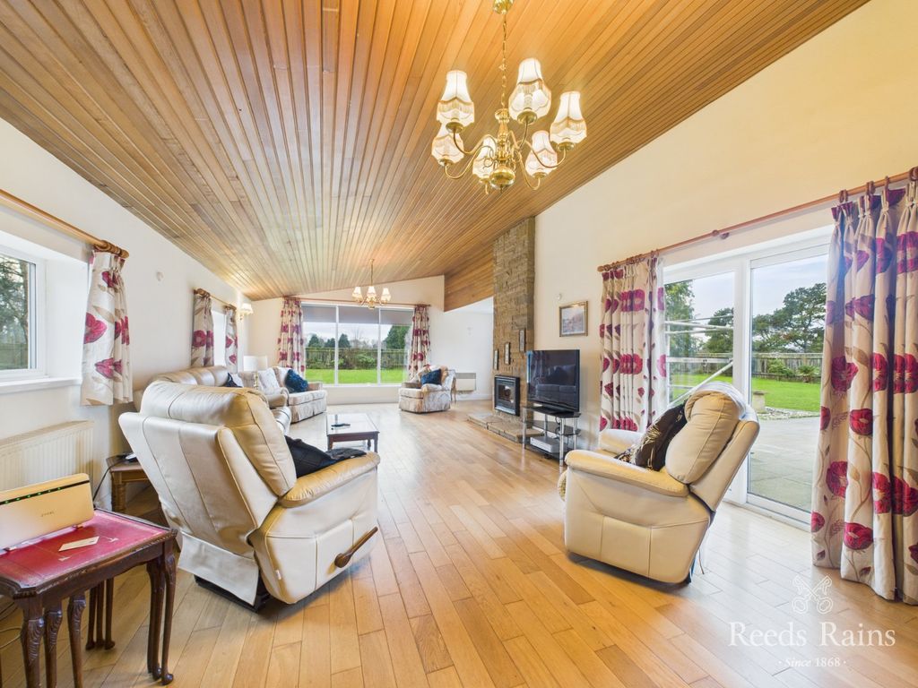 Property photo 3 of 30 Sitting Room