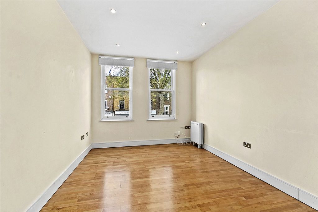 Property photo 3 of 8 Picture No. 11