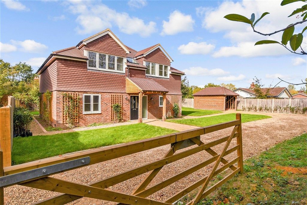 Property photo 2 of 9 External Front Lifestyle