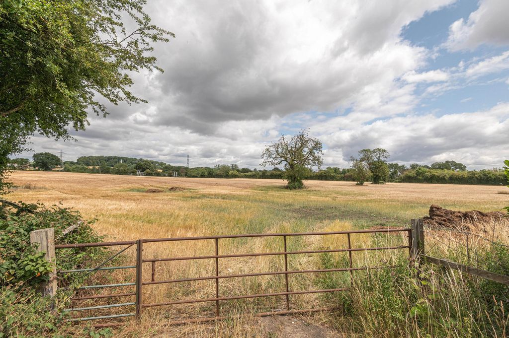 Property photo 2 of 30