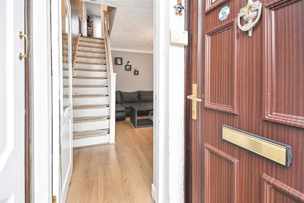 Property photo 2 of 26 7 Avon Street Entrance.Jpg