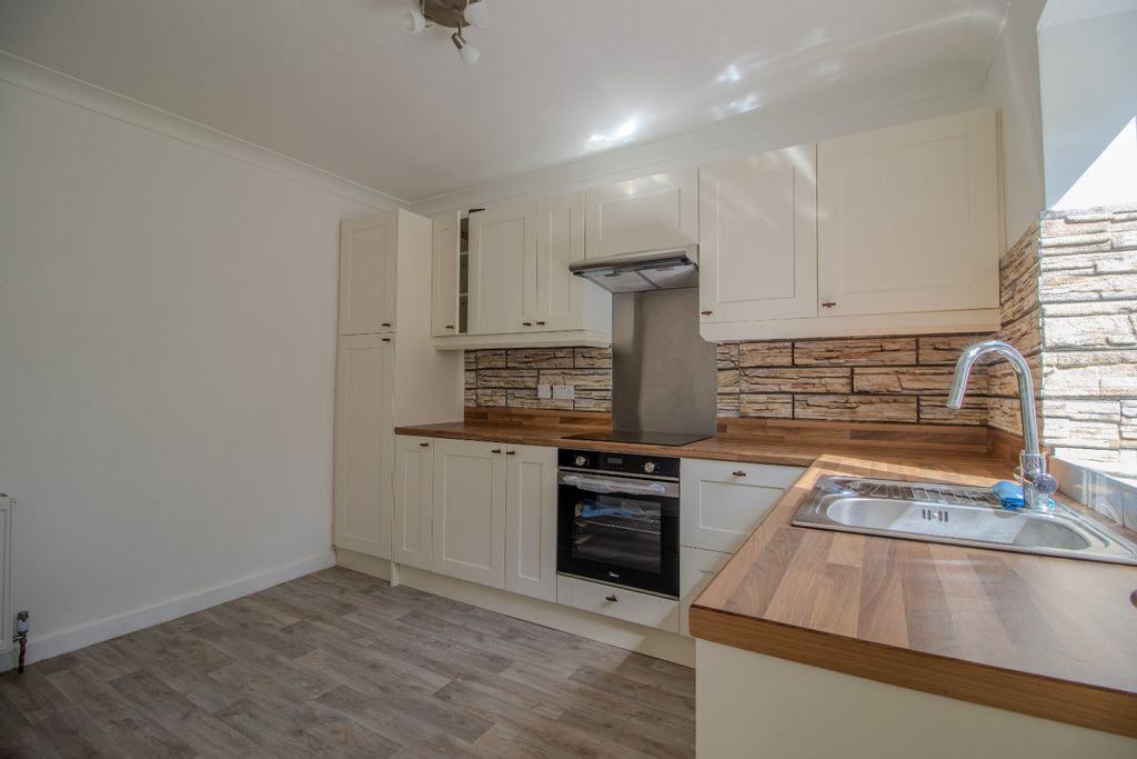 Property photo 2 of 16 4154494