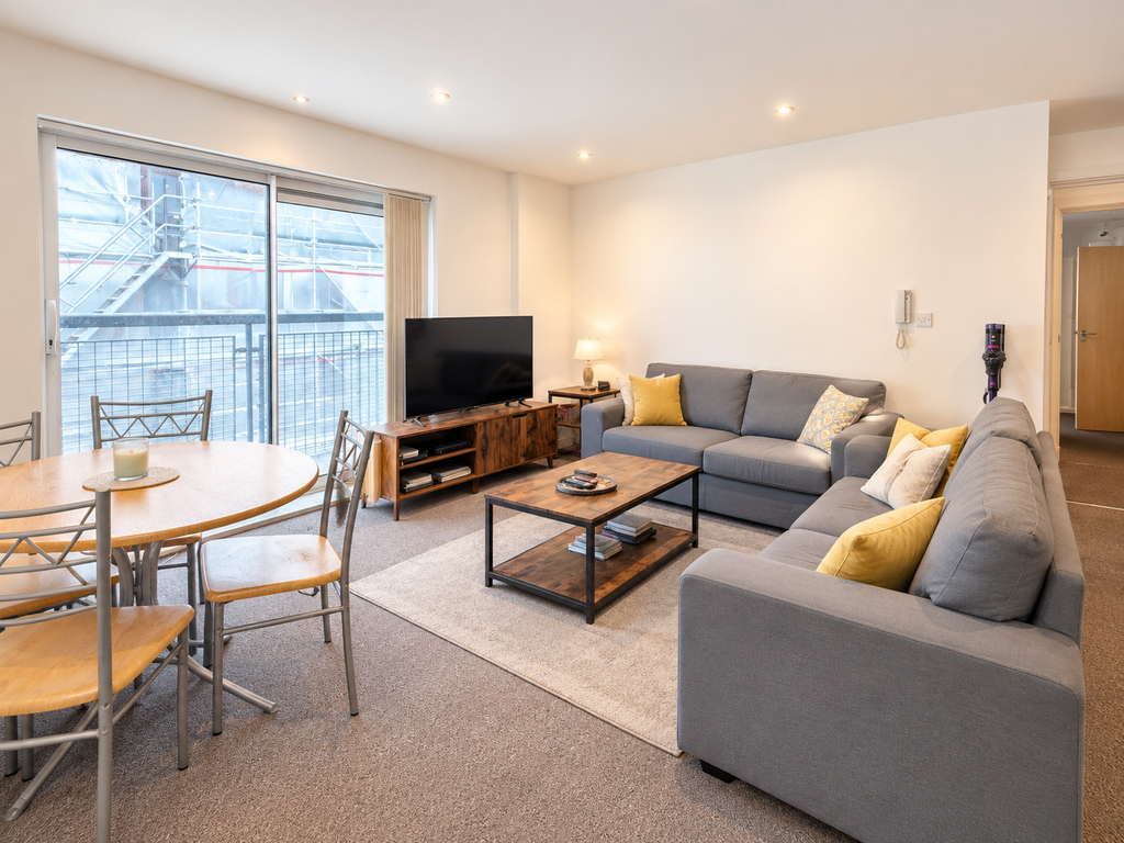 Property photo 1 of 7 2 Bedroom Apartment