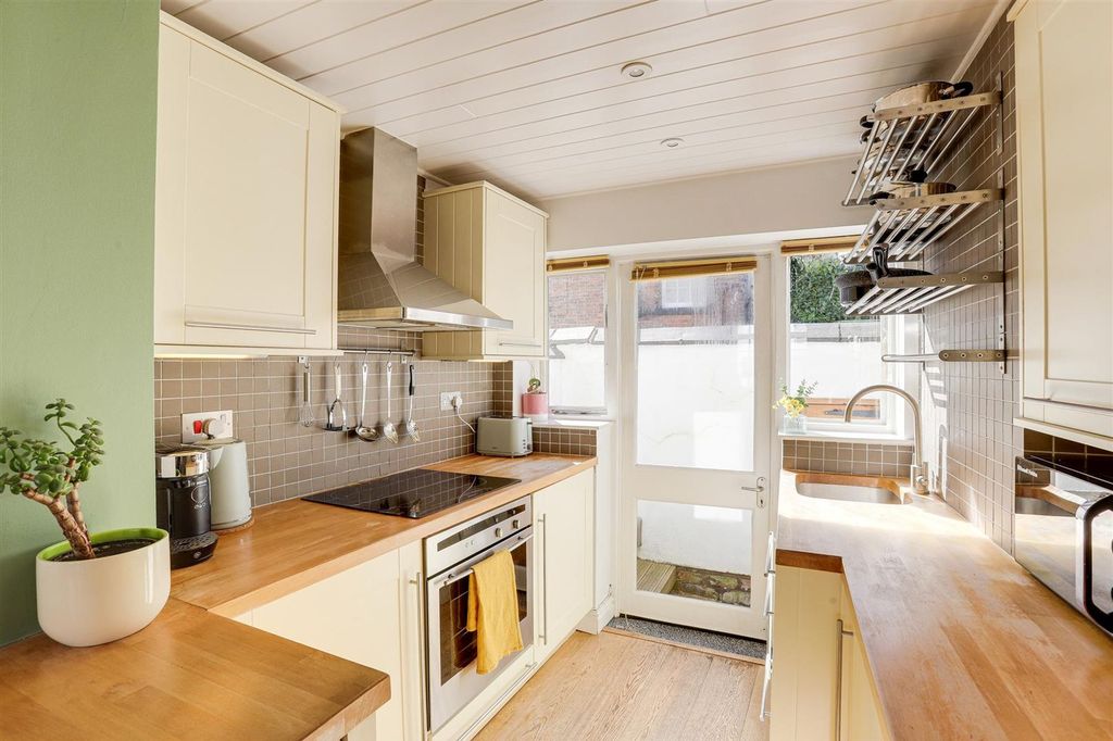 Property photo 3 of 17