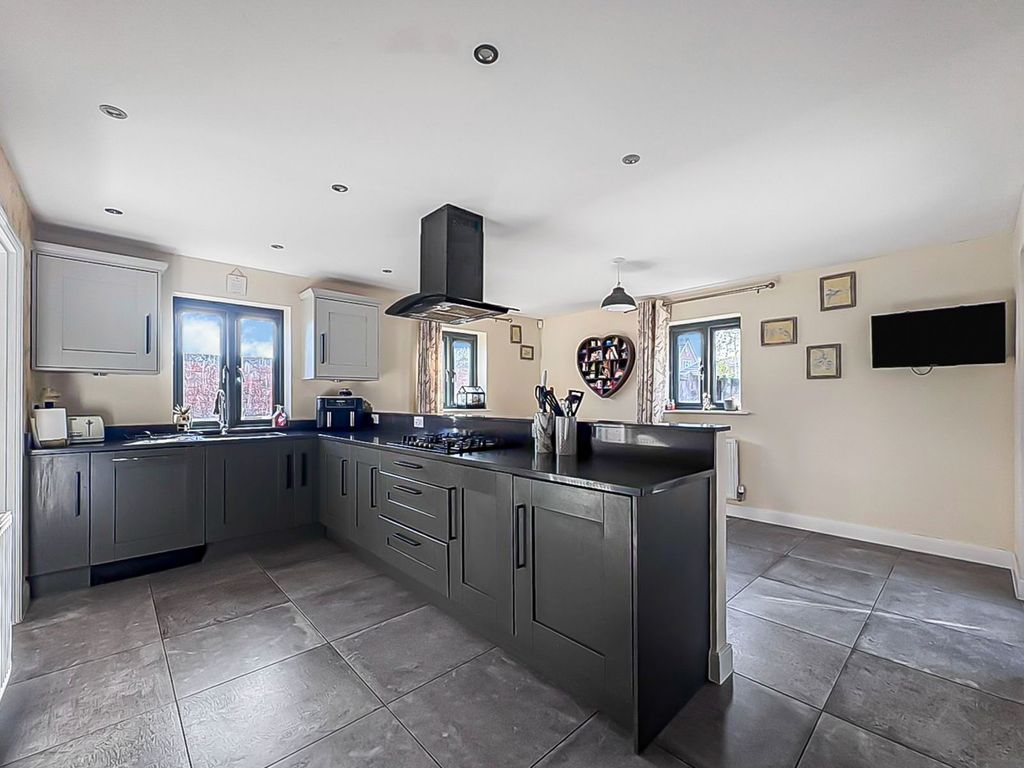 Property photo 2 of 20