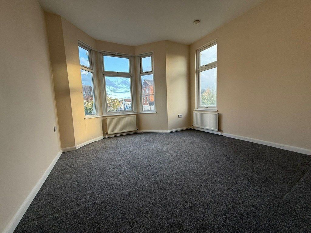 Property photo 2 of 8 Gallery