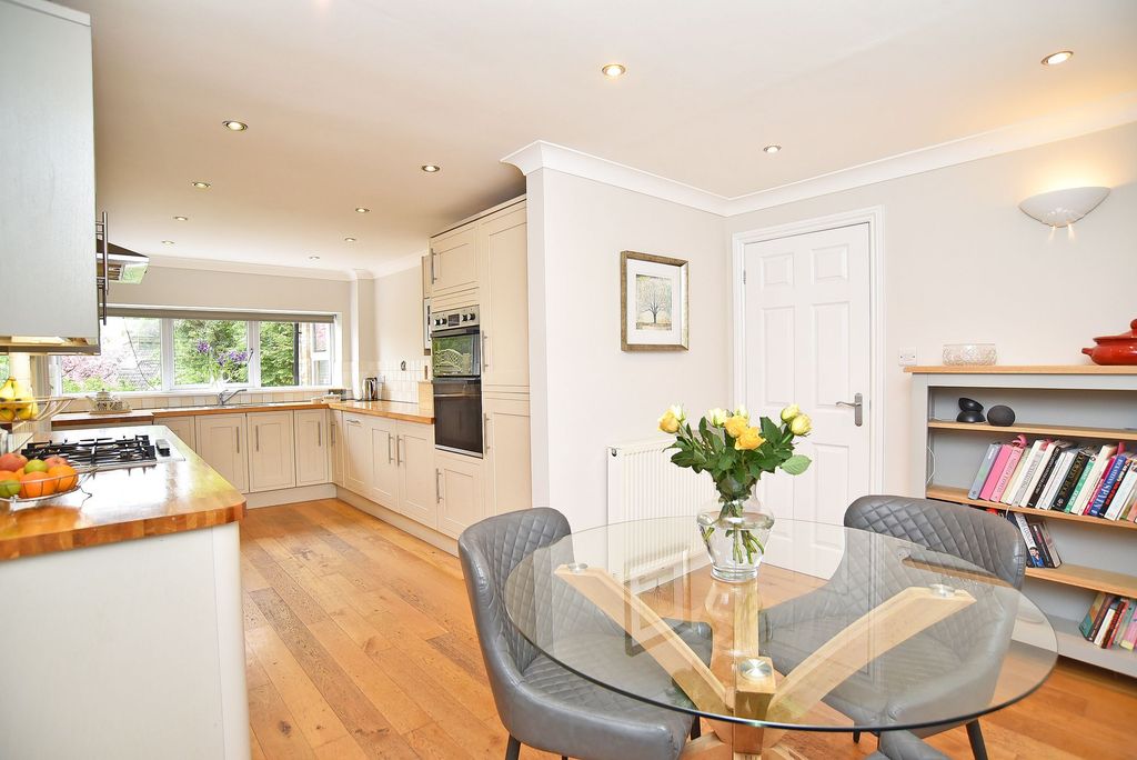 Property photo 3 of 40