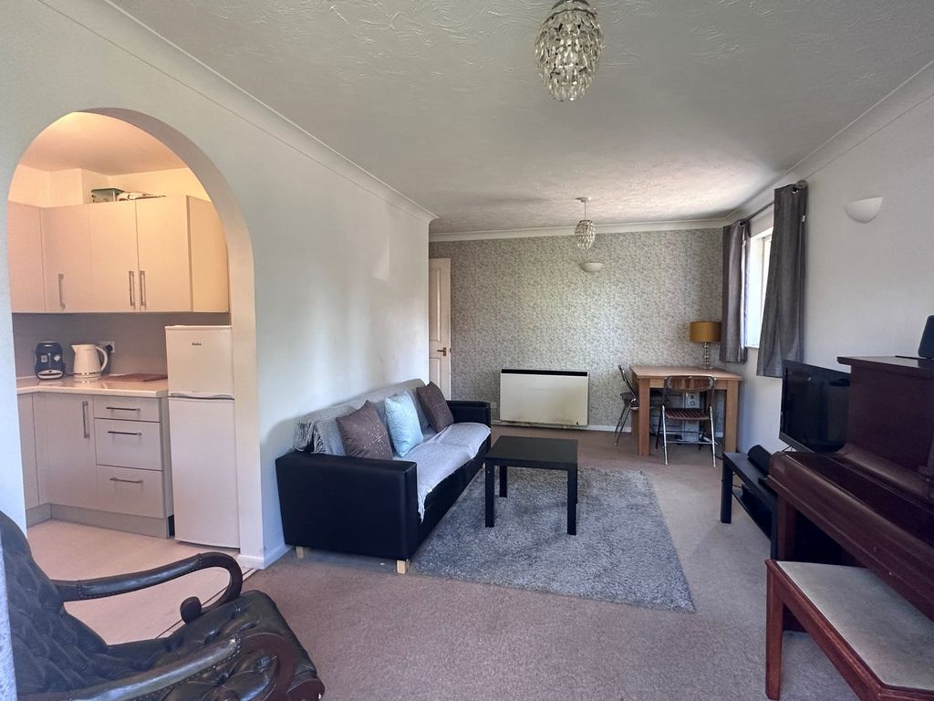 Property photo 3 of 8